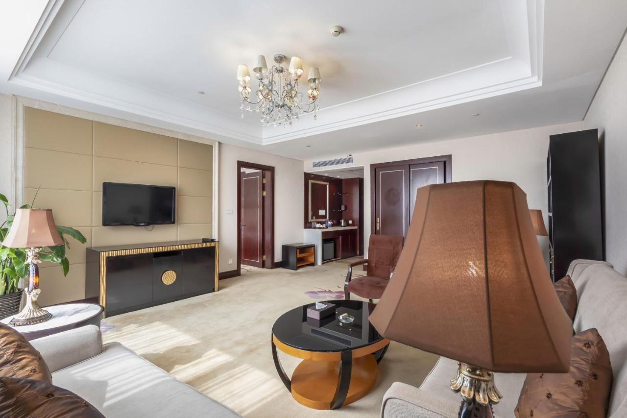 Wyndham Xinyang Downtown Hotel Exterior photo